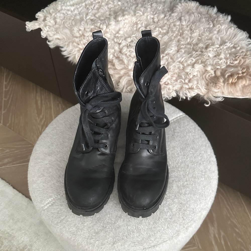 TOSCA BLU Black Leather Ankle Boots